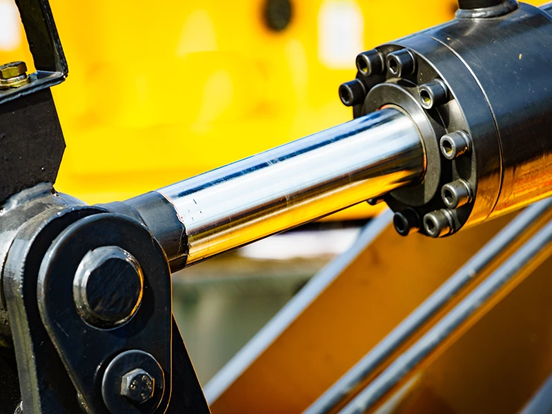 AdobeStock_406494508 barre-in-acciaio-cromato-per-cilindri-oleodinamici