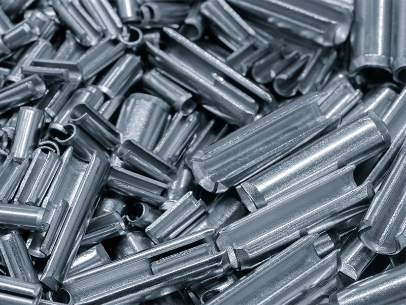 pila-di-semilavorati-in-acciaio-disponibili-a-magazzino