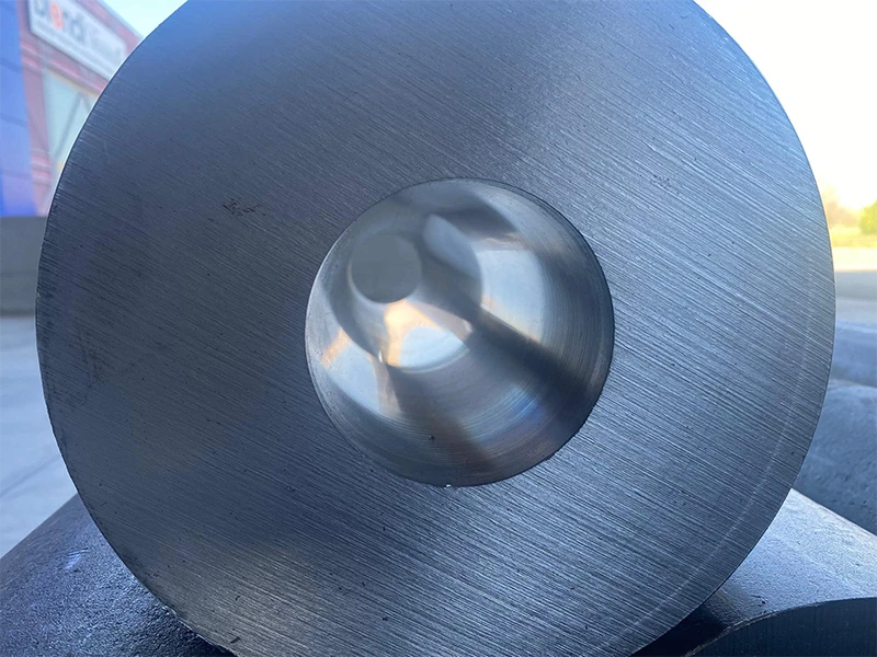 sezione-di-tubo-lavorato-e-tagliato